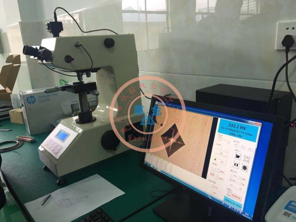 老客戶推薦新客戶選用我廠HVS-1000A型數顯顯微硬度計：現場安裝照片（圖像清晰質感、測試精度高）
