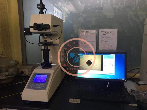 HVS-50A自動轉塔維氏硬度計在客戶質檢室調試安裝完畢